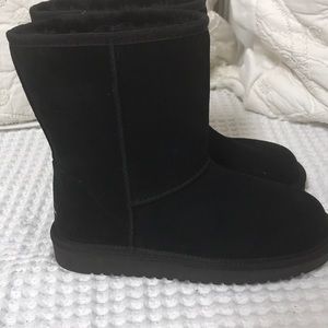 Koolaburra by UGG size 6 short boot brand new